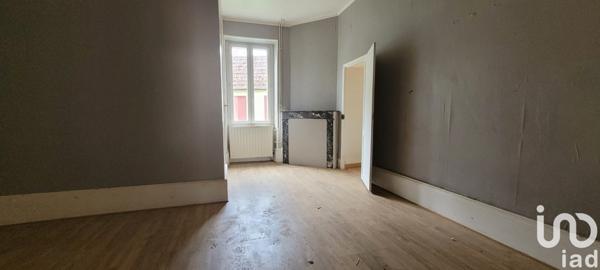 Maison de village 7 pièces de 132 m² à Meillant (18200)