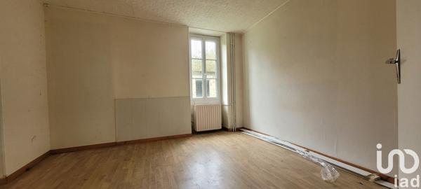 Maison de village 7 pièces de 132 m² à Meillant (18200)