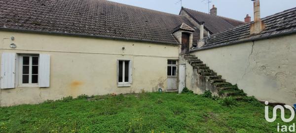 Maison de village 7 pièces de 132 m² à Meillant (18200)