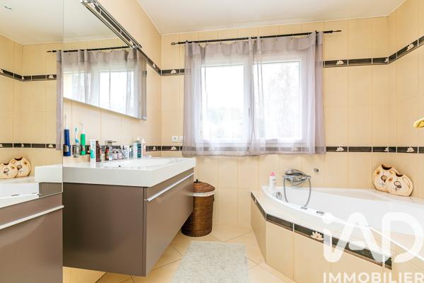 Maison à vendre 7 pièces 213 m² Briis-sous-Forges