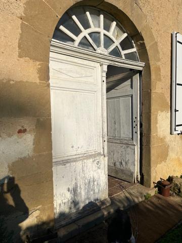MARCIAC (32): Beau CHATEAU dominant sur 8ha ideal accueil public, EVENEMENTIEL, résidence séniors, communauté, habitat partagé