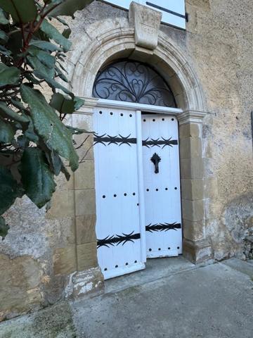 MARCIAC (32): Beau CHATEAU dominant sur 8ha ideal accueil public, EVENEMENTIEL, résidence séniors, communauté, habitat partagé