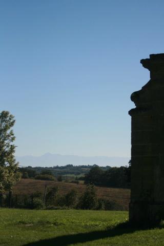 MARCIAC (32): Beau CHATEAU dominant sur 8ha ideal accueil public, EVENEMENTIEL, résidence séniors, communauté, habitat partagé