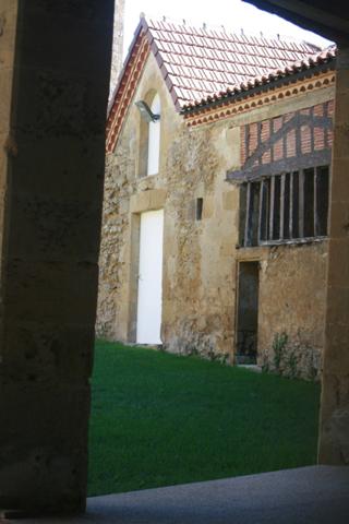 MARCIAC (32): Beau CHATEAU dominant sur 8ha ideal accueil public, EVENEMENTIEL, résidence séniors, communauté, habitat partagé