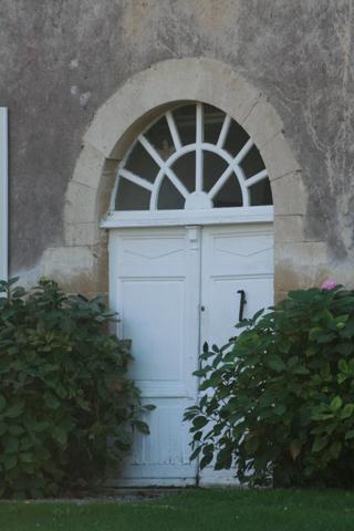 MARCIAC (32): Beau CHATEAU dominant sur 8ha ideal accueil public, EVENEMENTIEL, résidence séniors, communauté, habitat partagé
