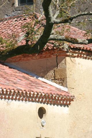 MARCIAC (32): Beau CHATEAU dominant sur 8ha ideal accueil public, EVENEMENTIEL, résidence séniors, communauté, habitat partagé