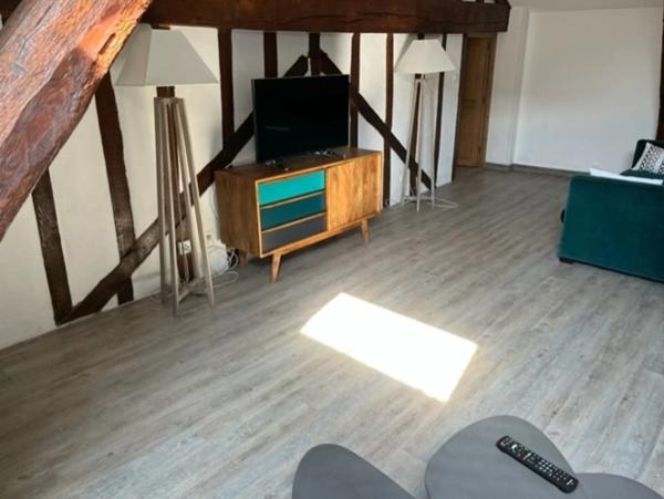 MARCIAC (32): Beau CHATEAU dominant sur 8ha ideal accueil public, EVENEMENTIEL, résidence séniors, communauté, habitat partagé