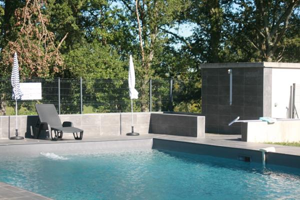 MARCIAC (32): Beau CHATEAU dominant sur 8ha ideal accueil public, EVENEMENTIEL, résidence séniors, communauté, habitat partagé