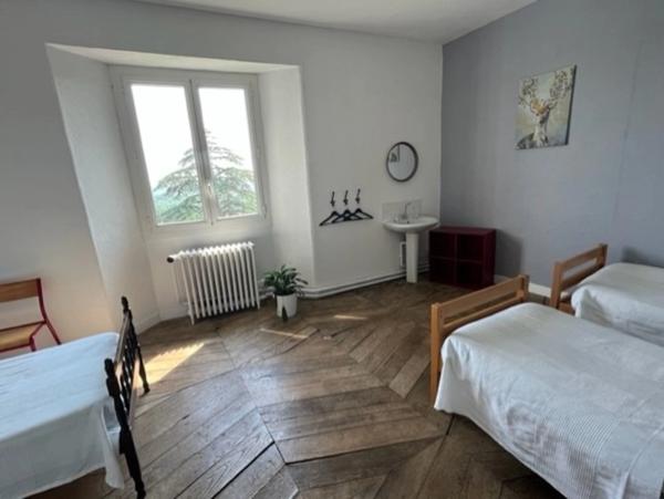 MARCIAC (32): Beau CHATEAU dominant sur 8ha ideal accueil public, EVENEMENTIEL, résidence séniors, communauté, habitat partagé