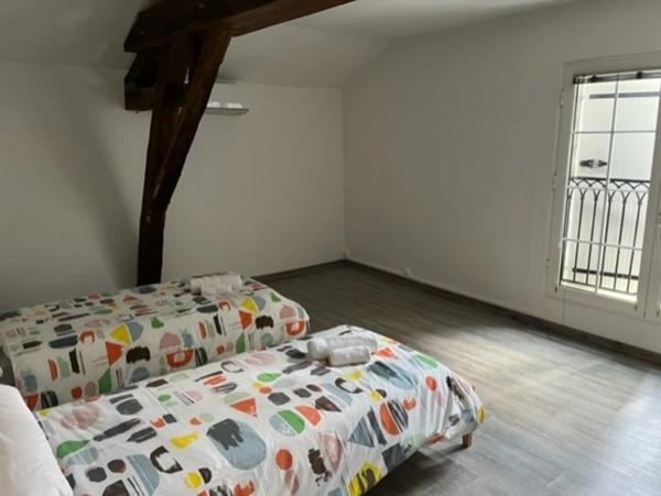 MARCIAC (32): Beau CHATEAU dominant sur 8ha ideal accueil public, EVENEMENTIEL, résidence séniors, communauté, habitat partagé