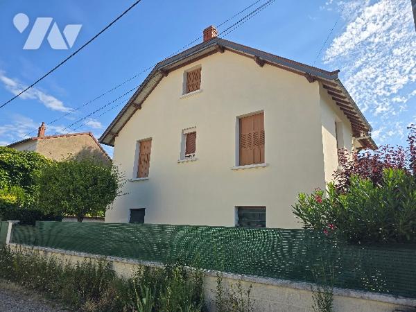 Maison de ville de 134 m², a proximité de l'Hôpital et des lycées.