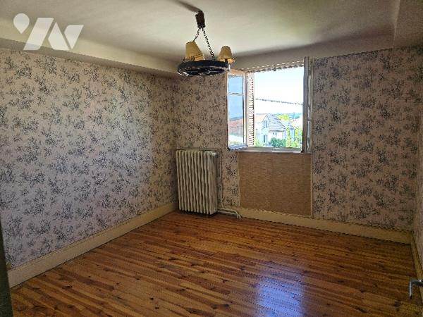 Maison de ville de 134 m², a proximité de l'Hôpital et des lycées.