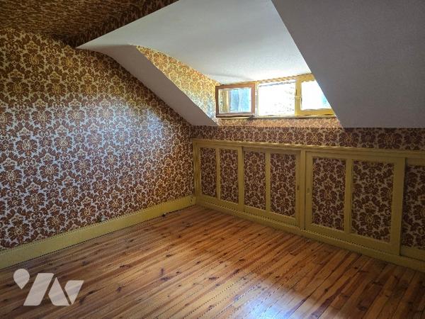 Maison de ville de 134 m², a proximité de l'Hôpital et des lycées.