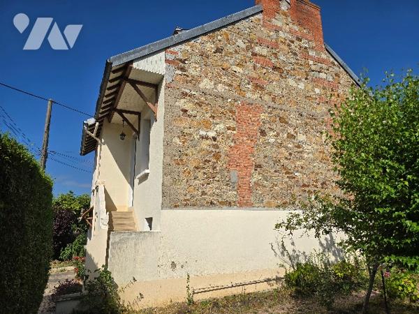 Maison de ville de 134 m², a proximité de l'Hôpital et des lycées.