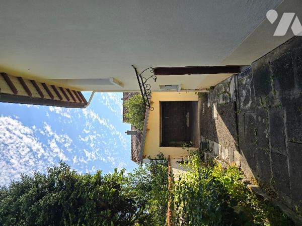 Maison de ville de 134 m², a proximité de l'Hôpital et des lycées.