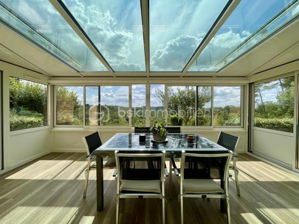 Vous souhaitez le calme de la campagne sans renoncer à la proximité des commodités ?

Située sur la commune recherchée de Saint-André-d’Allas, dans un quartier résidentiel sans nuisance, cette maison de plain-pied offre un cadre de vie serein, lumineux et parfaitement entretenu.

122 m² habitables – Rénovation complète en 2010
Exposée Est-Ouest, la maison bénéficie d’une belle luminosité tout au long de la journée et d’une vue dégagée sur la campagne du Périgord Noir.


Elle se compose de :
 - Entrée
 - Séjour chaleureux avec poêle à granulés
 - Cuisine indépendante aménagée et équipée + cellier attenant
 - 3 chambres dont 2 avec placards
 - Dressing indépendant
 - Salle d’eau moderne avec douche à l’italienne
 - WC séparé
 - Véranda contemporaine climatisée (véritable pièce de vie supplémentaire)

Extérieurs soignés et fonctionnels :
 - Terrain clos et arboré de 2 083 m²
 - Jardin piscinable
 - Terrasse avec SPA récent haut de gamme
 - Cour goudronnée facilitant l’accès et le stationnement
 - Portail électrique

Un environnement préservé (zone naturelle protégée) garantissant la tranquillité à long terme.
Double garage de 72 m² avec atelier, un atout rare, idéal pour artisan, stockage, véhicules ou projet personnel.

Confort & performance énergétique :
 - DPE : C | GES : A
 - Pompe à chaleur air/air gainable
 - Poêle à granulés
 - Double vitrage PVC + volets roulants électriques
 - Moustiquaires
 - Portes de garage motorisées
 - Fibre
 - Micro-station
 - Adoucisseur d’eau

Maison saine, entretenue, sans travaux à prévoir.


Pourquoi ce bien se démarque sur le secteur ?
✔ Plain-pied recherché
✔ Vue dégagée
✔ Équipements complets déjà installés
✔ Grand garage rare sur le marché local
✔ Proximité immédiate de Sarlat

Ce type de bien combine confort, tranquillité et fonctionnalité — un équilibre difficile à trouver aujourd’hui.

📞 Mandataire indépendant, je vous accompagne personnellement dans votre projet et organise les visites sur rendez-vous.

Contactez-moi pour plus d’informations ou pour planifier une découverte.