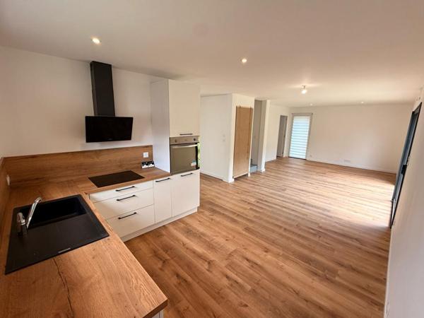 Maison contemporaine de 2025, 5 pièces, 4 chambres, de 108 M² sur 390 M² de terrain / ELVEN