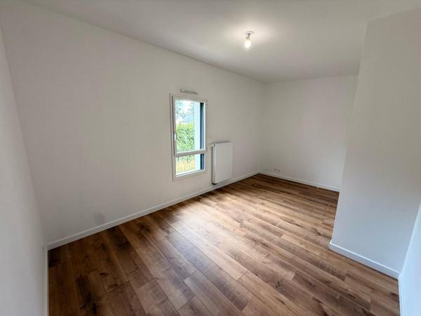 Maison contemporaine de 2025, 5 pièces, 4 chambres, de 108 M² sur 390 M² de terrain / ELVEN