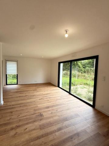 Maison contemporaine de 2025, 5 pièces, 4 chambres, de 108 M² sur 390 M² de terrain / ELVEN