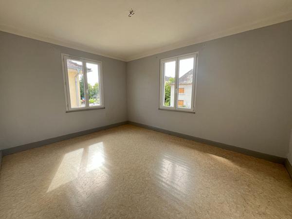 Maison - 9 pièces - 182 m²