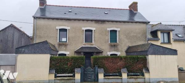 LA GUERCHE DE BGNE - Maison centre-ville - Garage et petit jardin