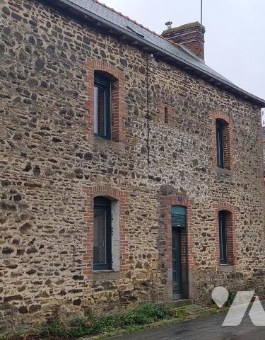 LA GUERCHE DE BGNE - Maison centre-ville - Garage et petit jardin