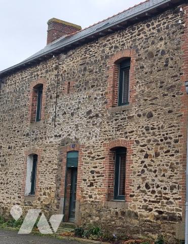 LA GUERCHE DE BGNE - Maison centre-ville - Garage et petit jardin