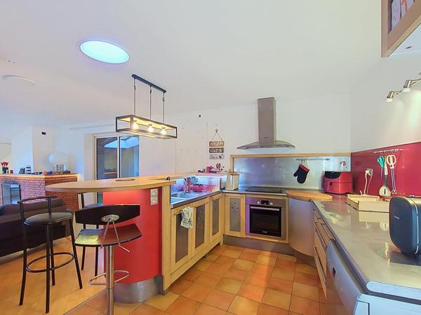 Maison de village de 228 m² , 5 chambre, garage, sous-sol et grandes dépendances aménageables