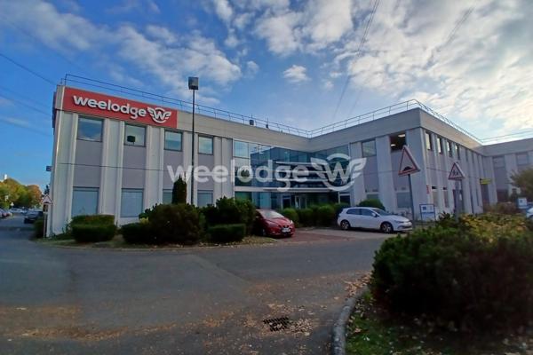 Local commercial à louer 9 pièces de 200 m² à Osny