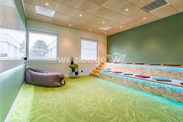 Local commercial à louer 9 pièces de 200 m² à Osny