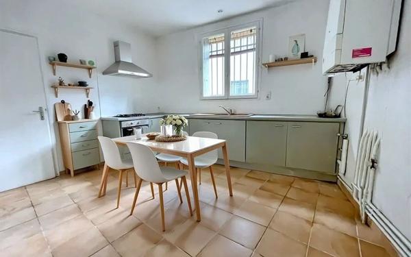 Maison à vendre    2 pièces •  Nîmes