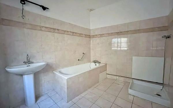 Maison à vendre    2 pièces •  Nîmes