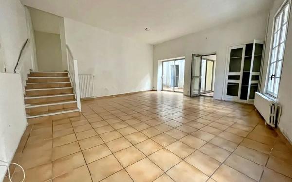 Maison à vendre    2 pièces •  Nîmes