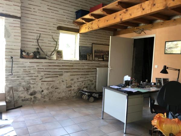À 1h de Bordeaux – Demeure de caractère avec piscine, dépendances, terrain de pétanque et potentiel d'aménagement indépendant