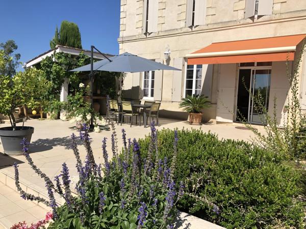 À 1h de Bordeaux – Demeure de caractère avec piscine, dépendances, terrain de pétanque et potentiel d'aménagement indépendant