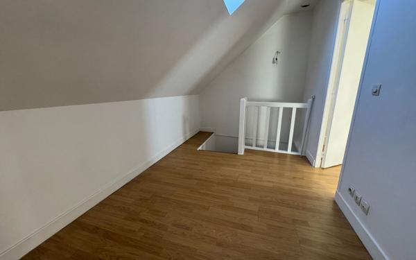 Appartement à louer    4 pièces • 103 m2 Saint-Just-en-Chaussée