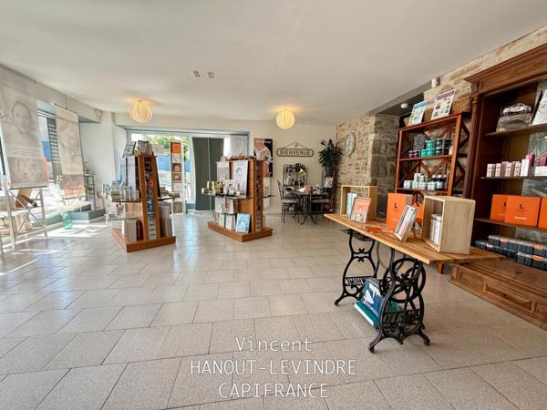 À vendre – Local commercial / Bureaux de 92 m² en excellent état – Hyper centre de Talmont-Saint-Hilaire