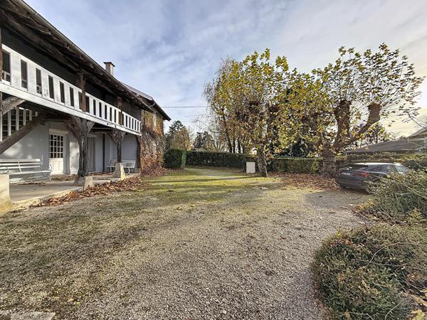 Maison Faramans 9 pièce(s) 245 m2, dépendances, potentiel,