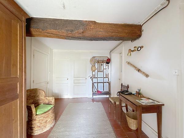 Maison Faramans 9 pièce(s) 245 m2, dépendances, potentiel,