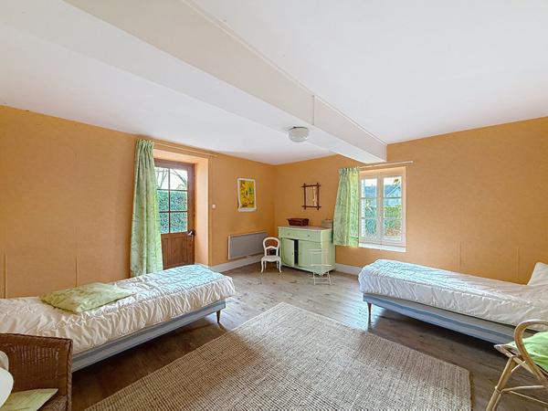 Maison Faramans 9 pièce(s) 245 m2, dépendances, potentiel,