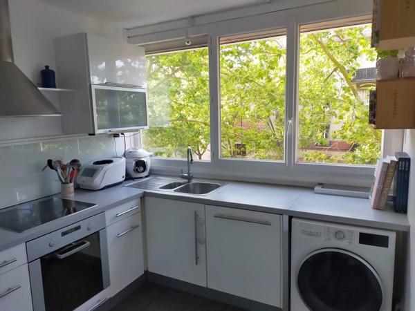 Vente                                                      Appartement
                        
                     3 pièces                      64 m2                     à Colombes