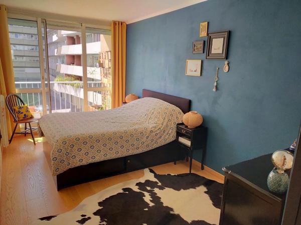 Vente                                                      Appartement
                        
                     3 pièces                      64 m2                     à Colombes
