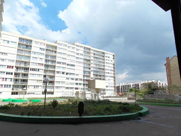 Vente                                                      Appartement
                        
                     3 pièces                      64 m2                     à Colombes
