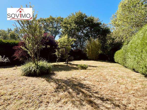 A LA CAMPAGNE, CHARMANT PIED À TERRE EN PIERRE, VENDU MEUBLÉ, AVEC JARDIN CLOS