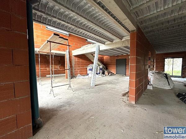 LE FAUGA à 10 mn de MURET ,MAISON D'ARCHITECTE HORS D'EAU HORS D'AIR à TERMINER SUR Terrain de 2600 m²