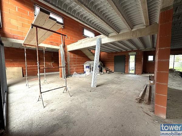 LE FAUGA à 10 mn de MURET ,MAISON D'ARCHITECTE HORS D'EAU HORS D'AIR à TERMINER SUR Terrain de 2600 m²