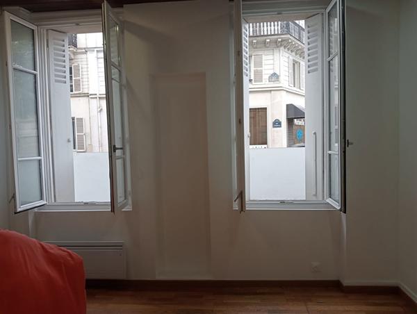 LOCAUX PROFESSIONNELS 34.40M² A LOUER PARIS 10