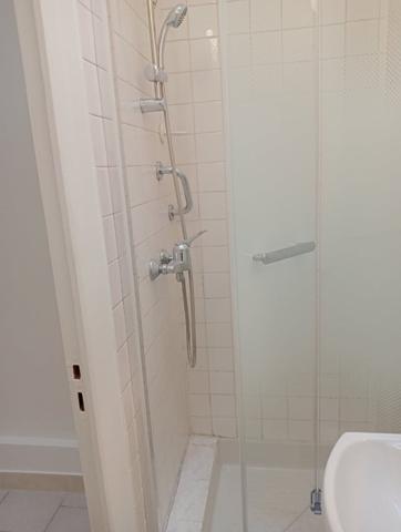 LOCAUX PROFESSIONNELS 34.40M² A LOUER PARIS 10