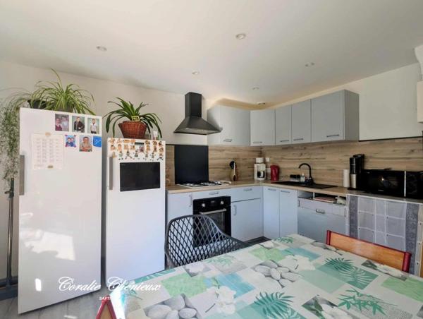 Ensemble de deux maisons dans un cadre verdoyant