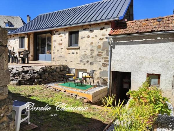 Ensemble de deux maisons dans un cadre verdoyant
